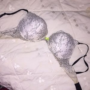🌟Victoria’s Secret Bombshell Bra🌟